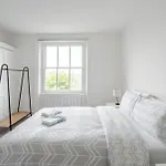 The Notting Hill Central Oasis